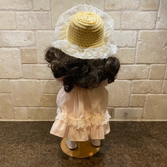 Bundle of 2 Vintage Brinn’s Porcelain Dolls - Picture 6 of 16